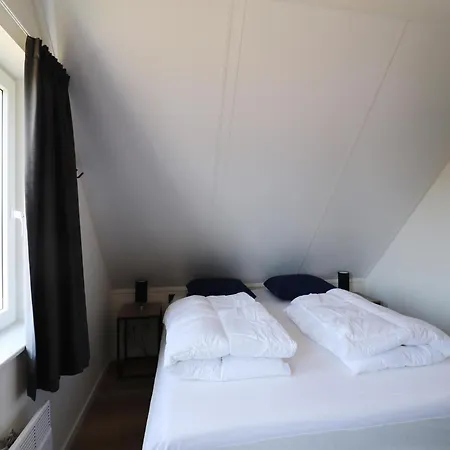 In By Beach, Cleaning Included * Simonshaven