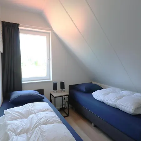 In By Beach, Cleaning Included * Simonshaven