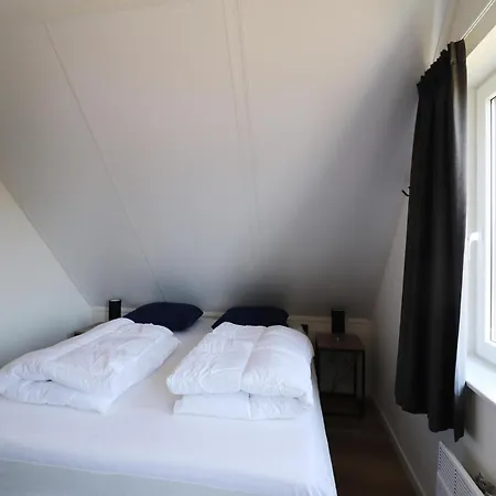 In By Beach, Cleaning Included Simonshaven