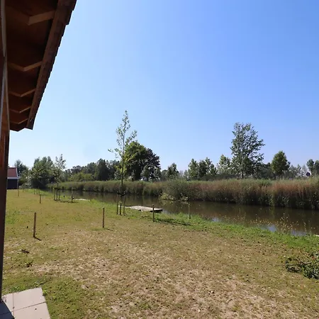 In By Beach, Cleaning Included * Simonshaven
